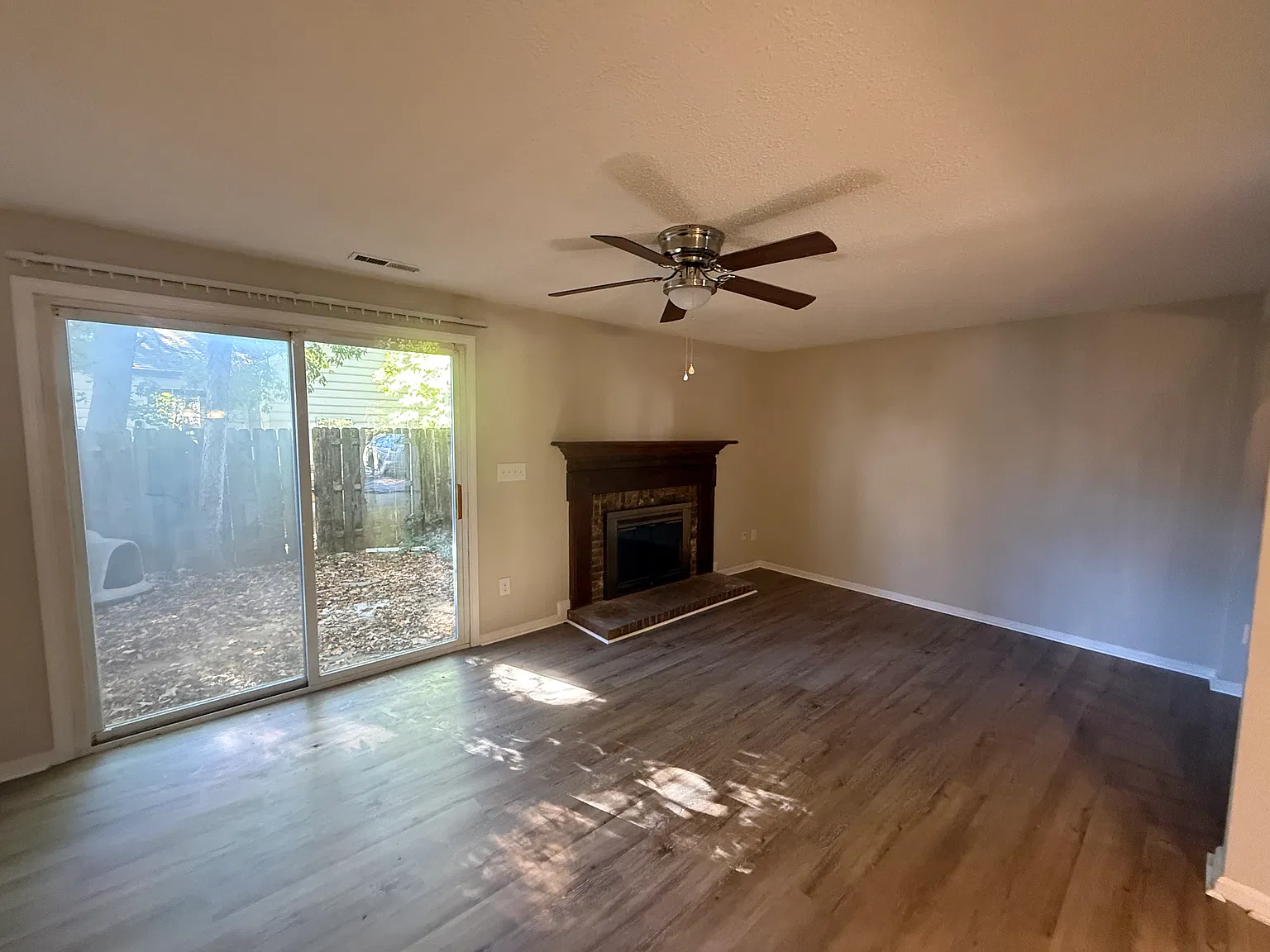 3 bed, 1.5 bath, 1267 sqft, $1,400 — Photo 3