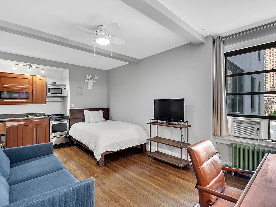 2nd image of 325 W 45th St #817