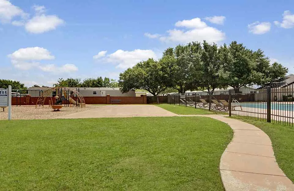 Ashli Oaks