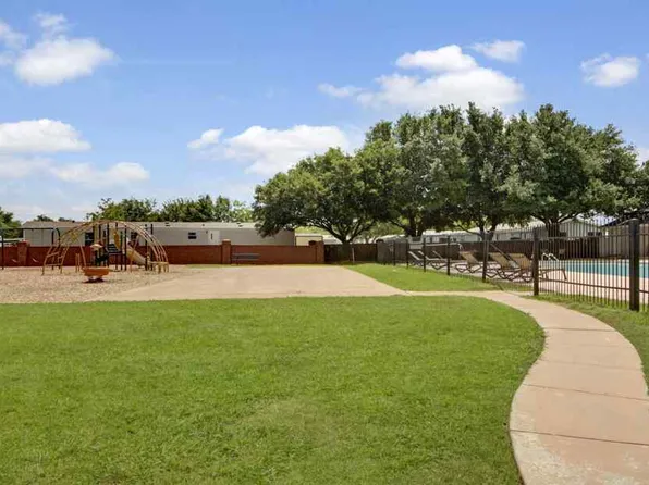 Ashli Oaks