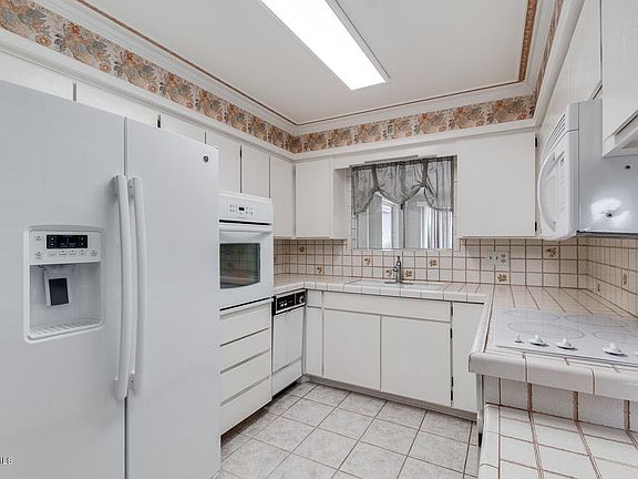 4th image of 661 N 65th Pl