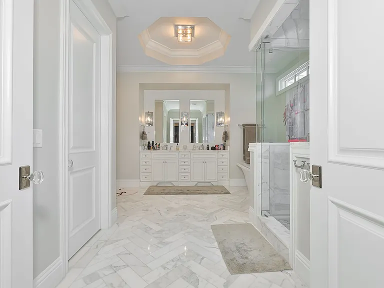 629 Riviera Dr — Photo 28
