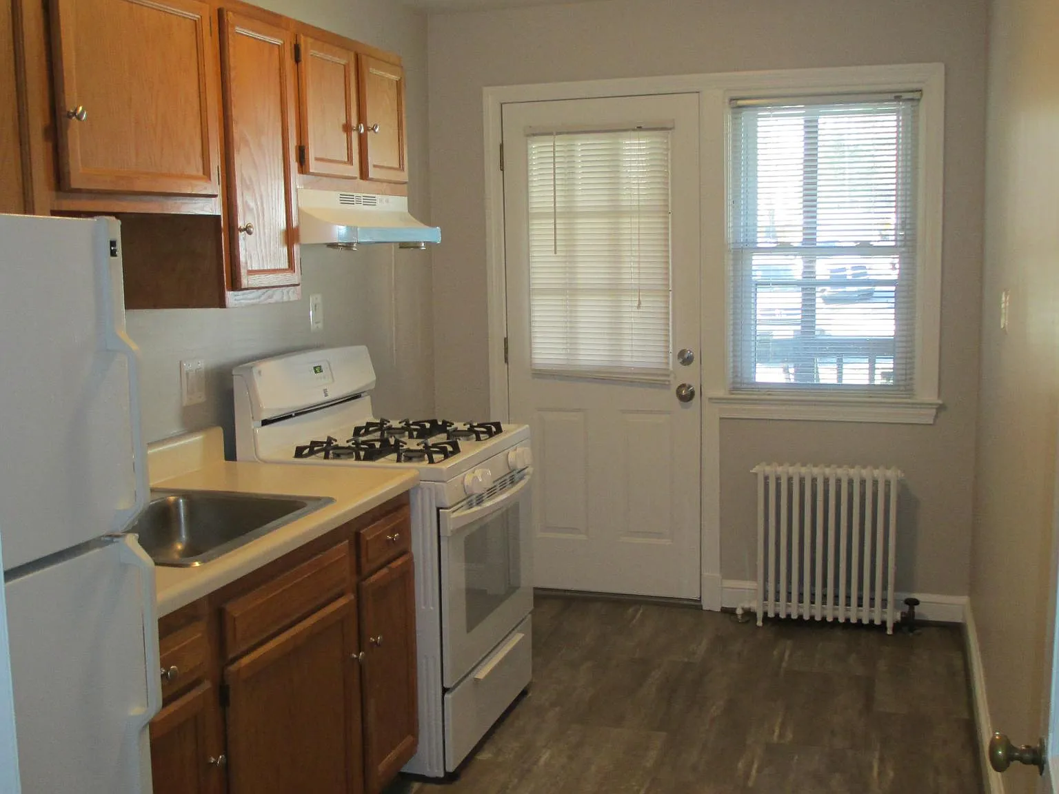 300 S Maple Ave — Photo 2