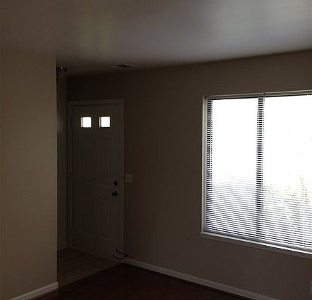 5th image of 1133 Country Ln APT 2