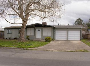 203 Corcoran Ln, Central Pt, OR 97502