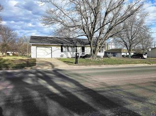 401 N 1st St, Seneca, KS 66538