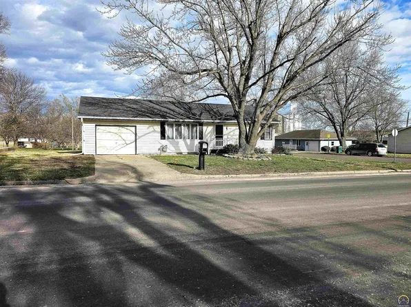 401 N 1st St, Seneca, KS 66538