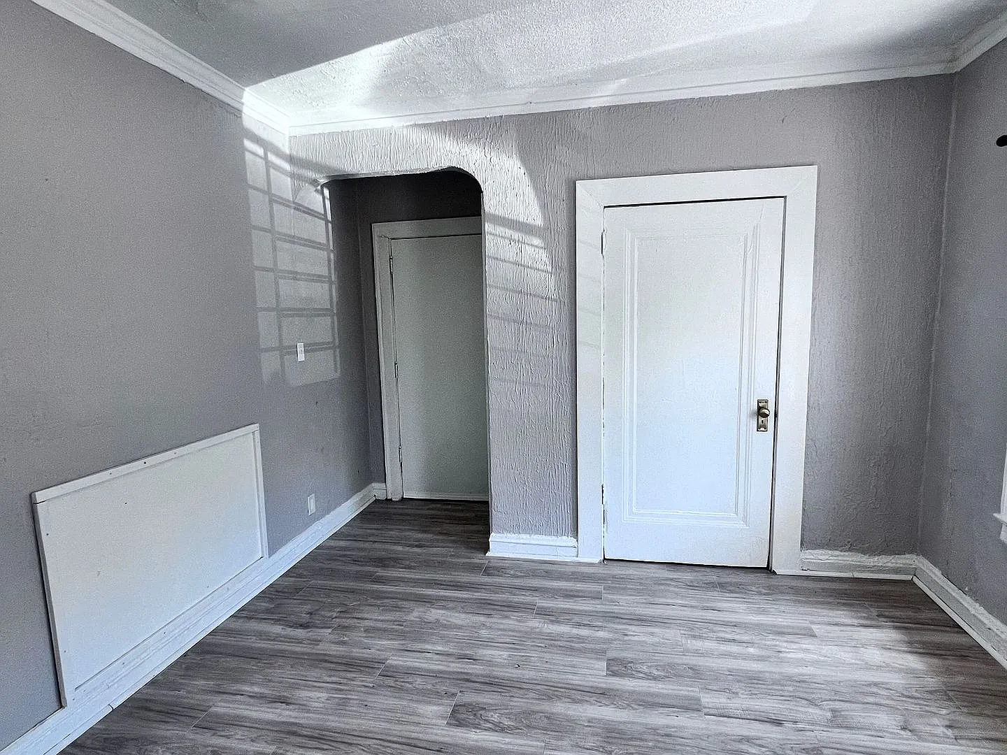 Spacious Apartment for Rent 848 Linn Drive, Cleveland, OH 44108 — Photo 1