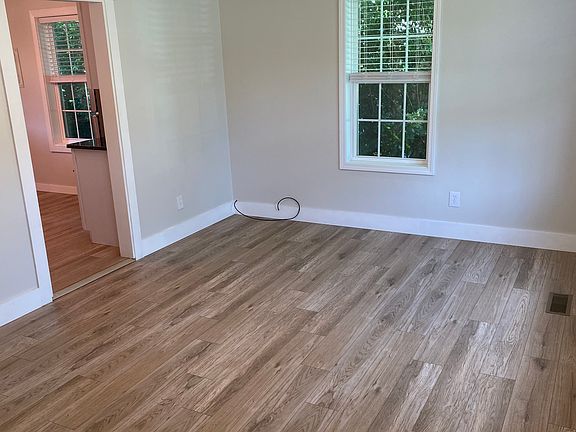 5th image of 1828 Parkway Ave