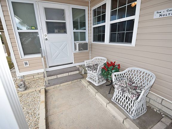 3rd image of 518 Poinsettia Dr