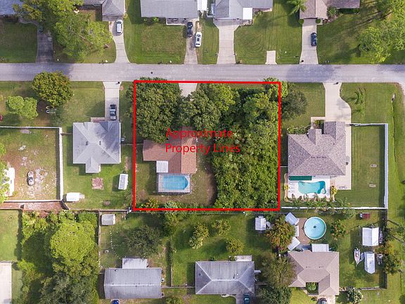 2nd image of 2722 Tamarind Dr