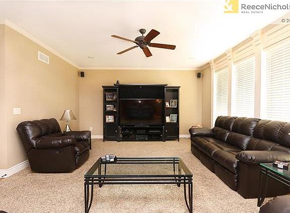 Good size living for having family or friends over. Nice Thermal windows.