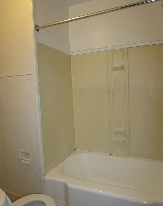 1st image of 1276 W 112th St