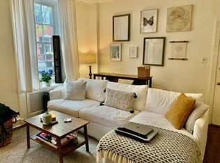 260 S 4th St #1F, Philadelphia, PA 19106