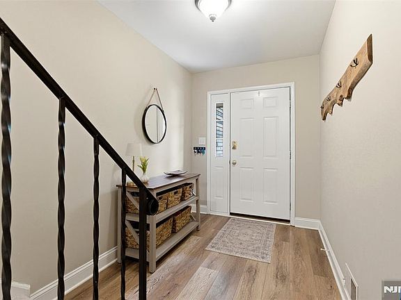 3rd image of 40 Lexington Ln APT D