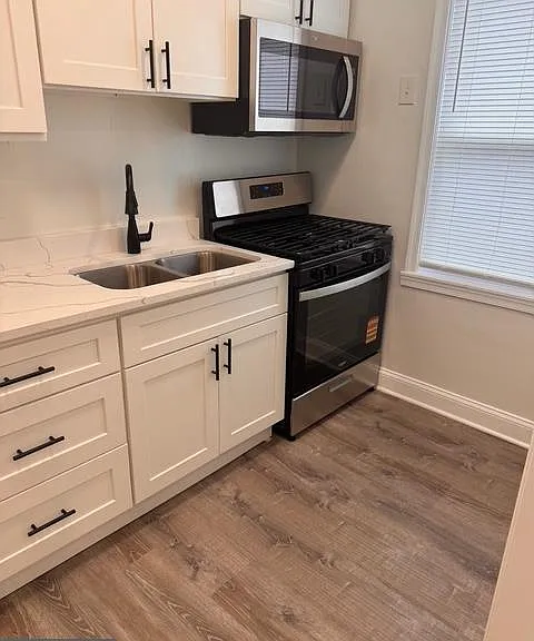 1090 Cameron Rd — Photo 2