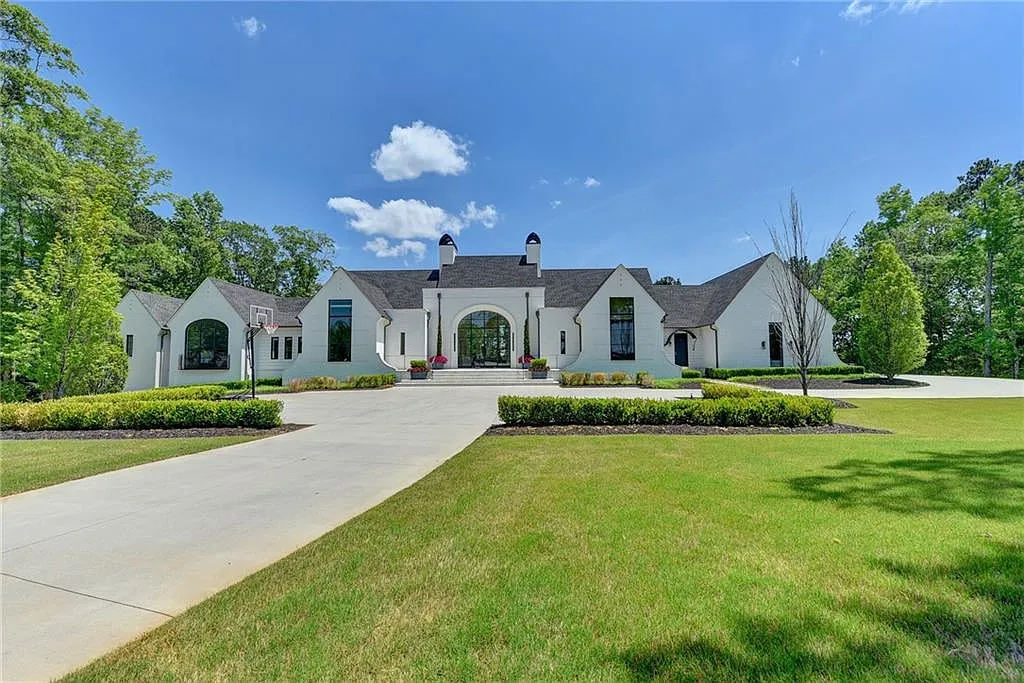 6 bed, 5.5 bath, 11000 sqft, $15,000 — Photo 1