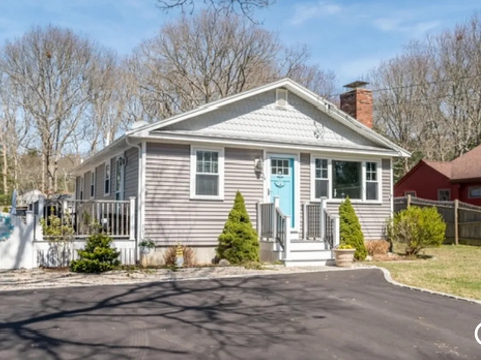 16 Harborview Dr