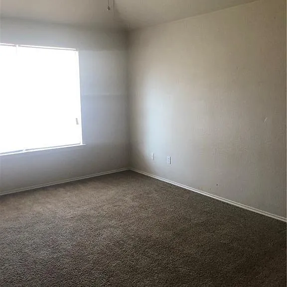 5805 Lark Creek Dr — Photo 3