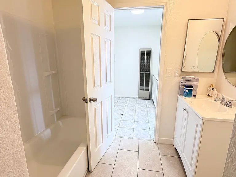 678 Del Rosa Pl #D — Photo 5