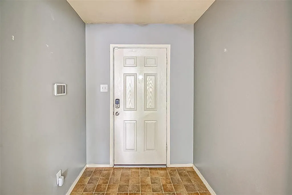 3 bed, 2.0 bath, 1488 sqft, $1,595 — Photo 3