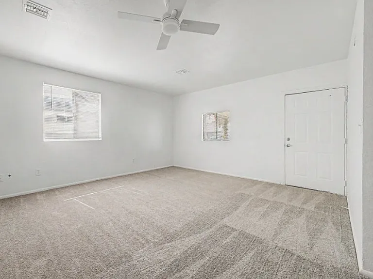 10719 W Vista Ave — Photo 13