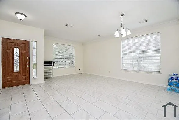 4 bed, 2844 sqft, $2,500 — Photo 3
