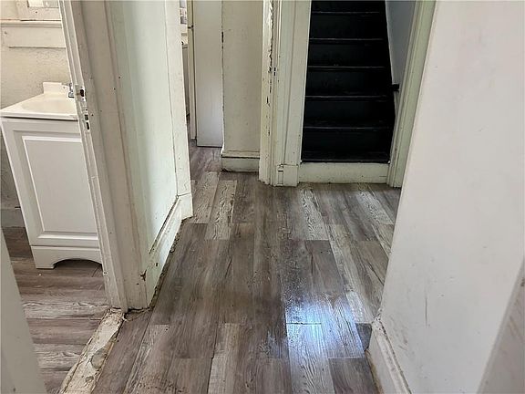 4th image of 4639 Chestnut Ave