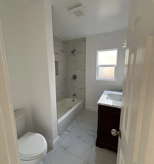 15605 S Berendo Ave — Photo 20