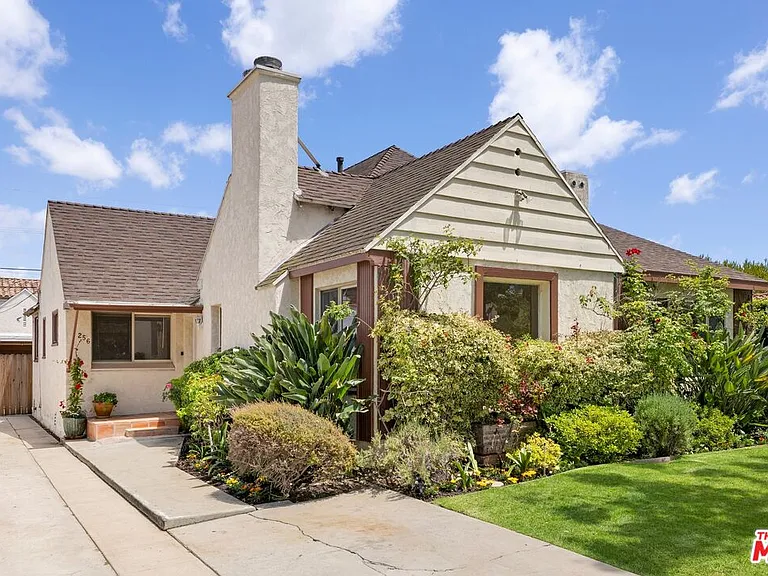256 S La Peer Dr — Photo 2