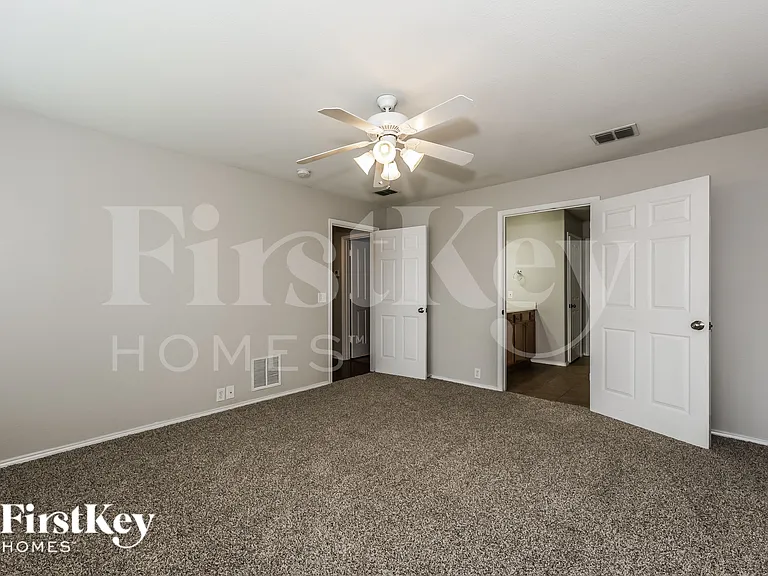 4500 Chris Dr — Photo 12