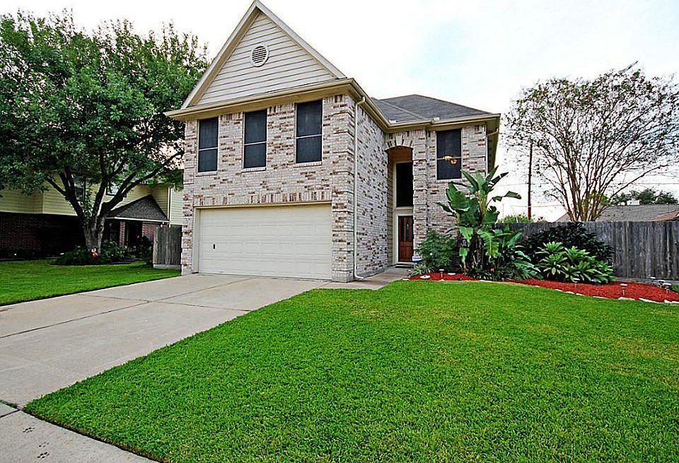 1st image of 2212 Saint James Pl