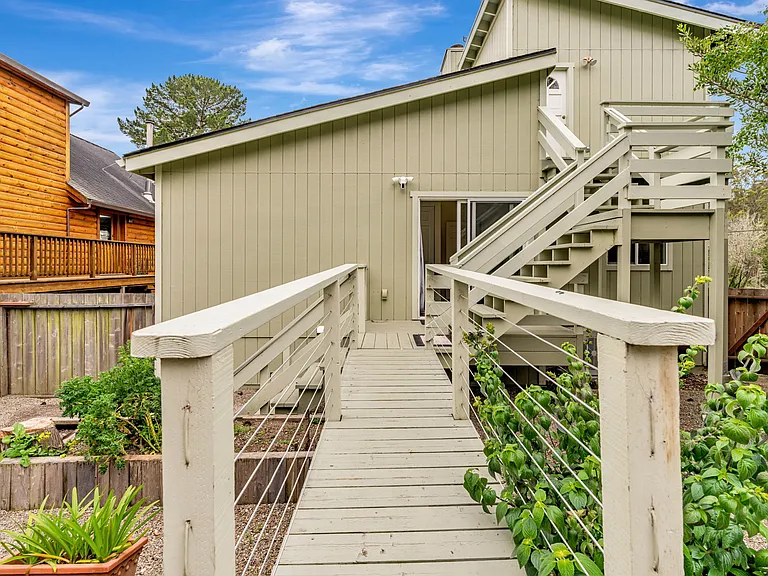 Madrona Ave — Photo 38