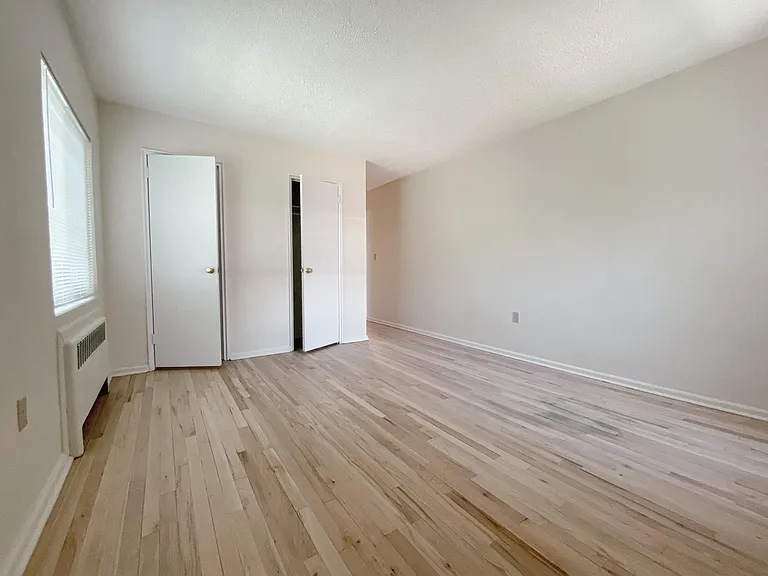 570 Whitney Ave — Photo 8