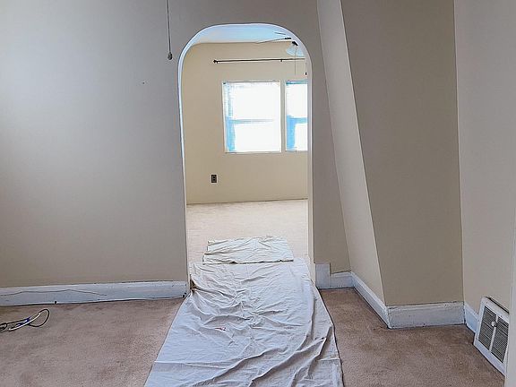2nd image of 2733 N Artesian Ave #2