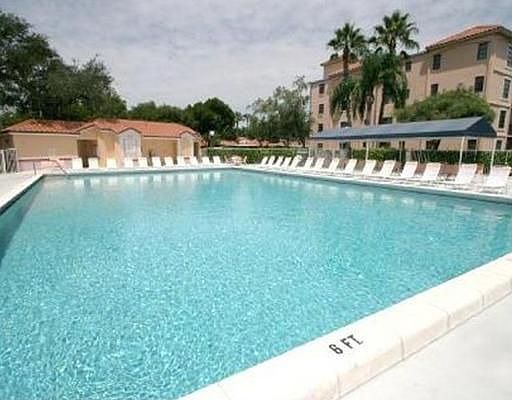 5th image of 6515 Royal Manor Cir
