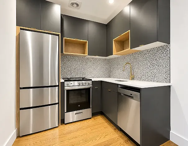 220 Hawthorne St #5F — Photo 4