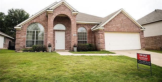 1st image of 3210 Blue Jay Dr