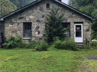 922 Middle Fork Rd, Hendersonville, NC 28792