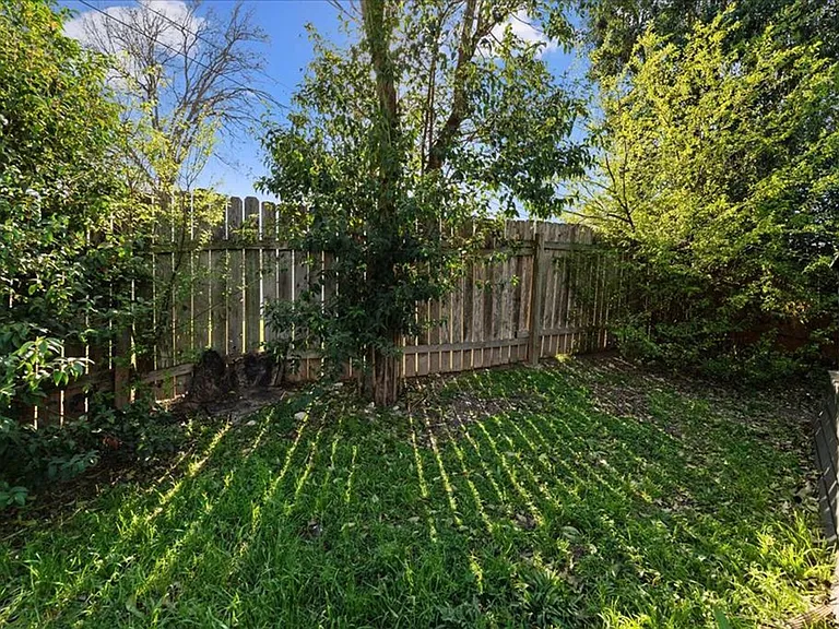 1411 Fairfield Dr — Photo 24
