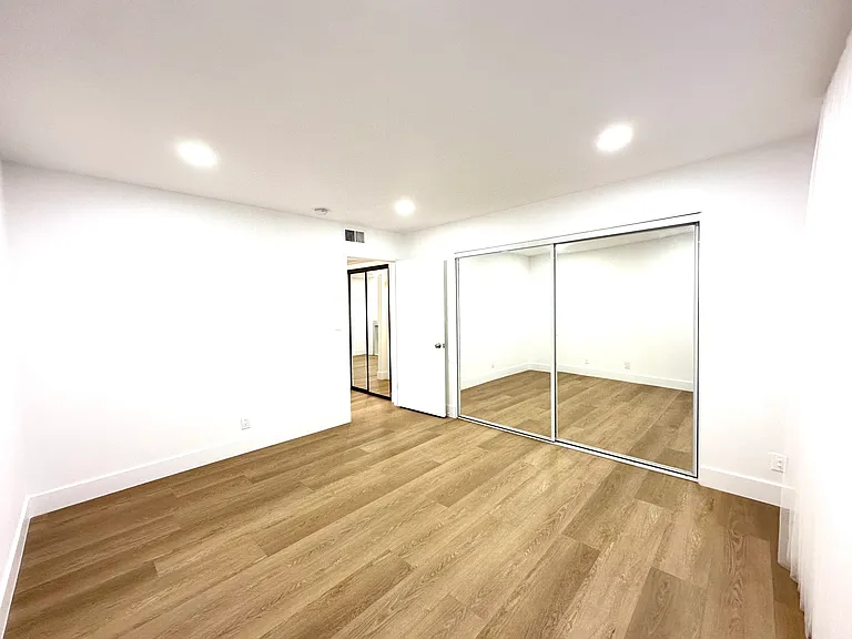 839 N Hayworth Ave #104 — Photo 17