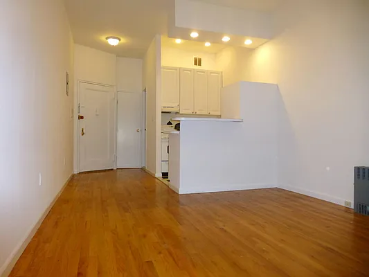 Rented by Keller Williams NYC | media 18