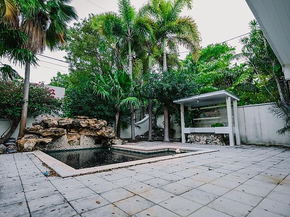 Pool Water Feature