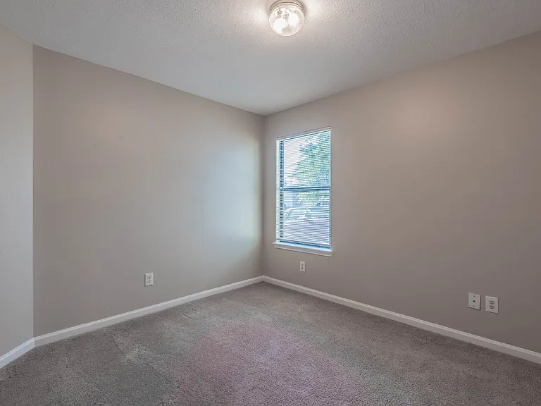 10233 Azalea Vlg — Photo 11