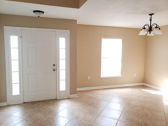 3rd image of 10 Lee Dr