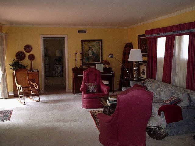 2nd image of 934 S Leggett Dr