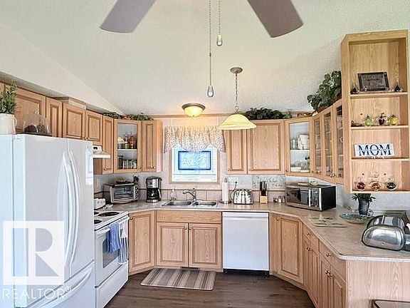 2nd image of 226 Oakwood Dr NW