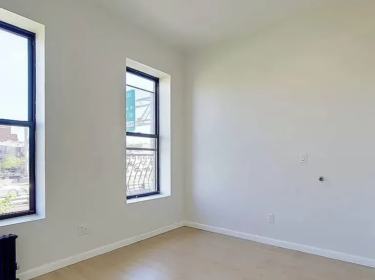 4422 3rd Ave #6 — Photo 5