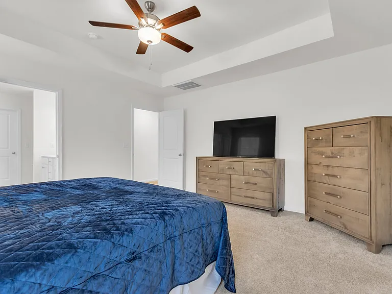 1110 Silverbend Trl — Photo 15