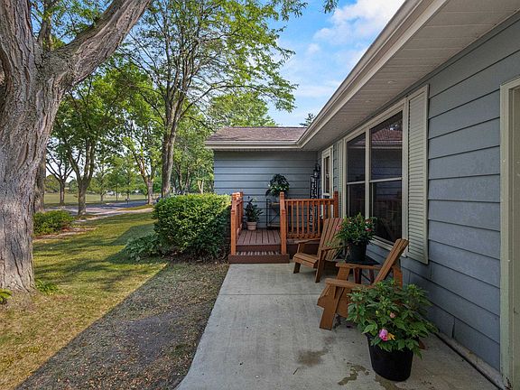 3rd image of 225 Coach House Dr